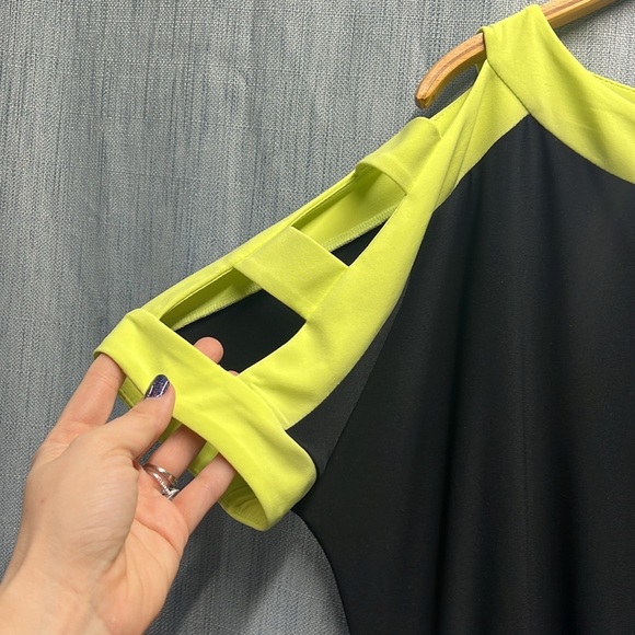 Joesph Ribkoff black and yellow short sleeve size 4 - Picture 3 of 8